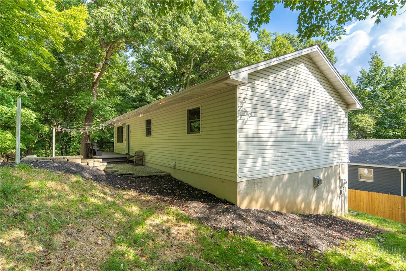 Image number 2 for the current listing