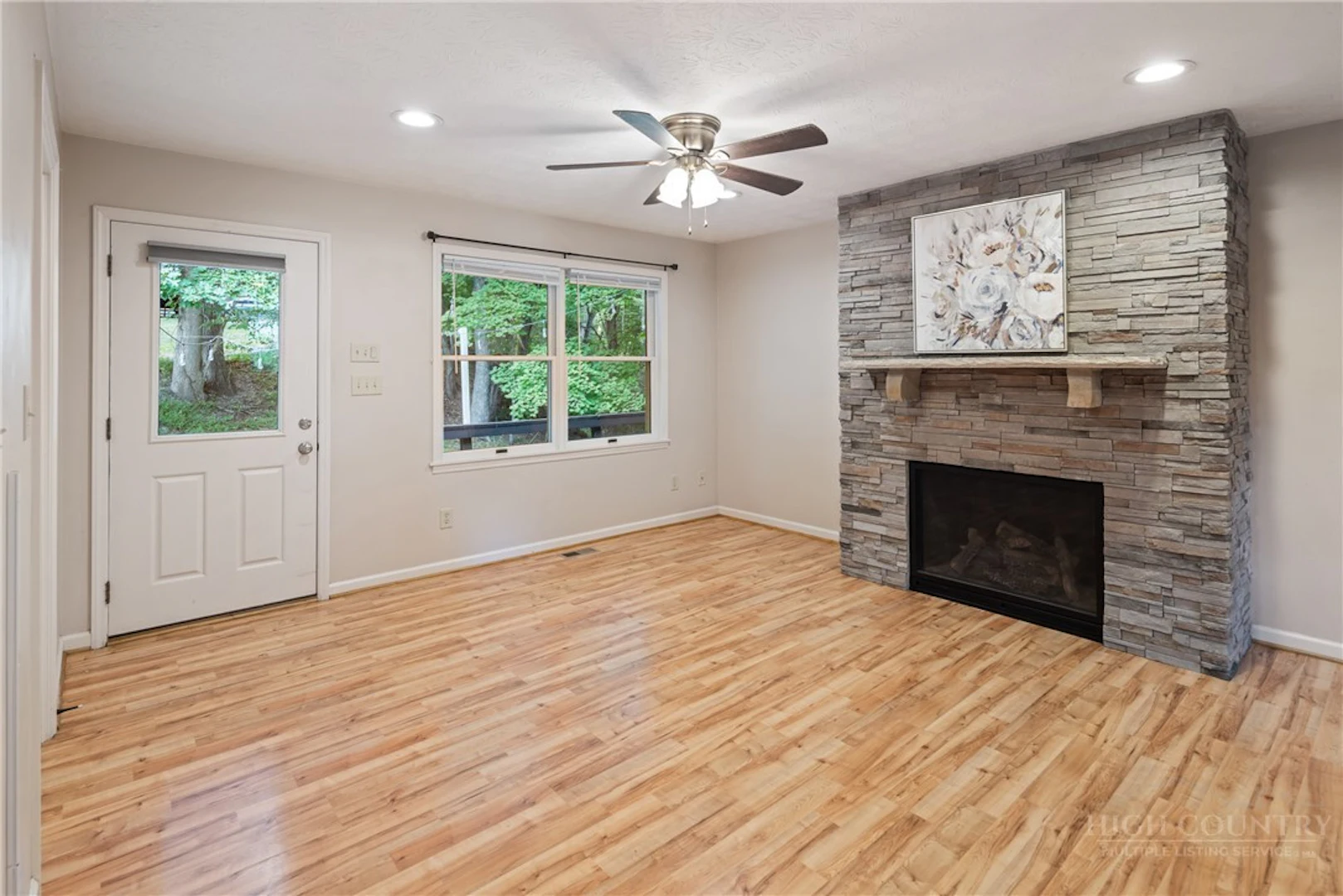 Image number 15 for the current listing