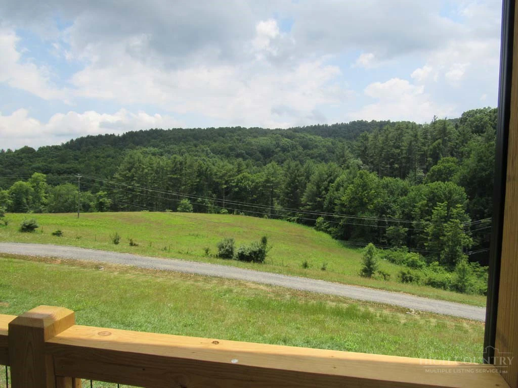 Image number 18 for the current listing