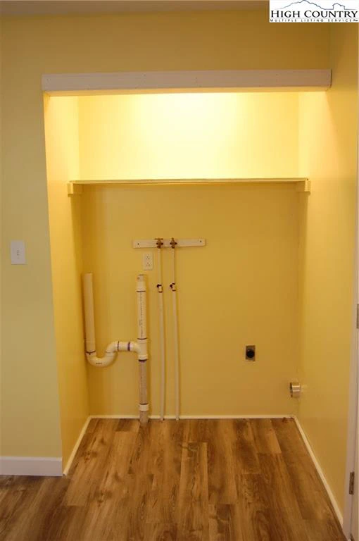 Image number 3 for the current listing