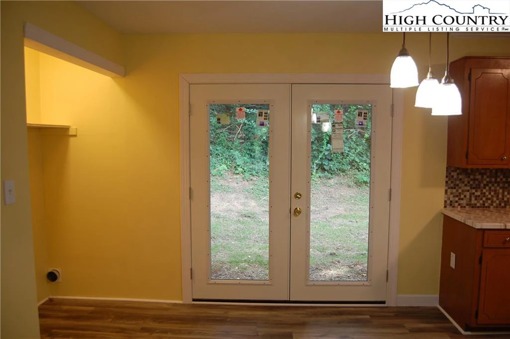 Image number 4 for the current listing