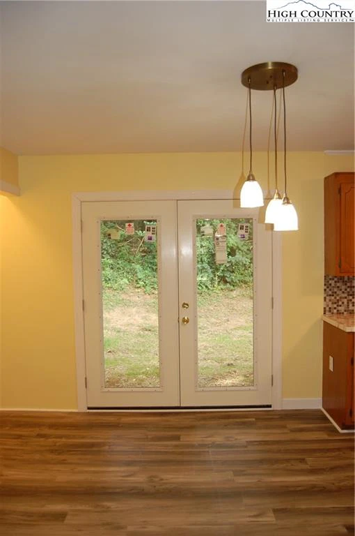 Image number 5 for the current listing