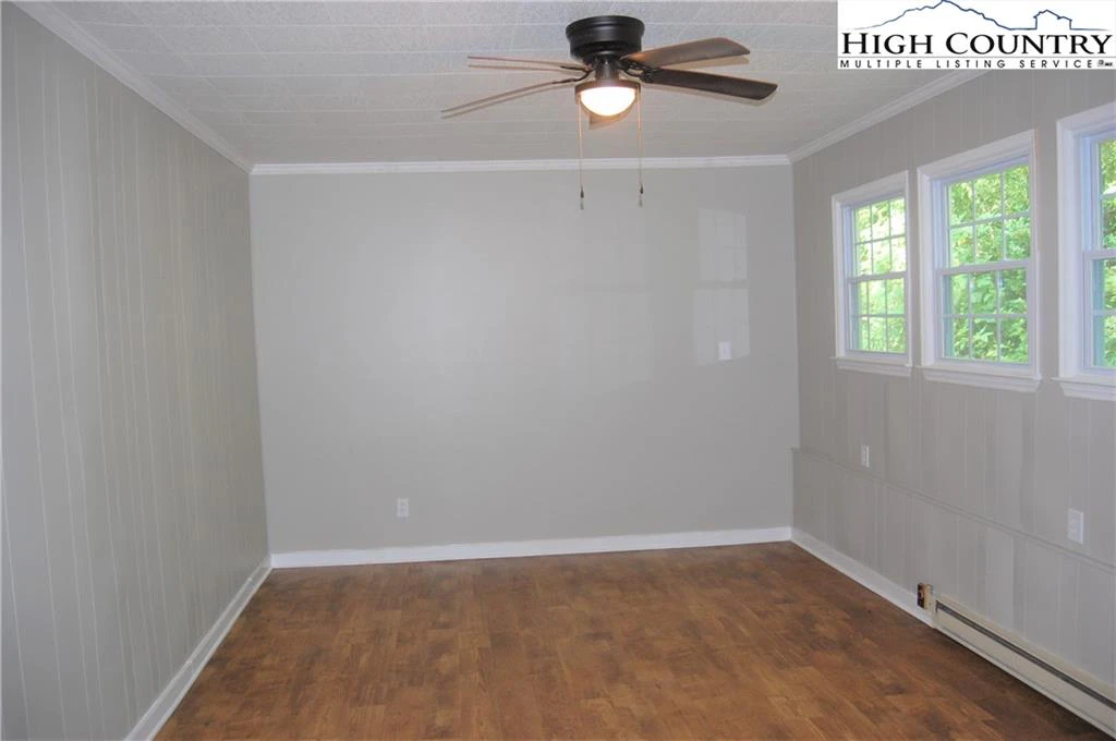 Image number 7 for the current listing