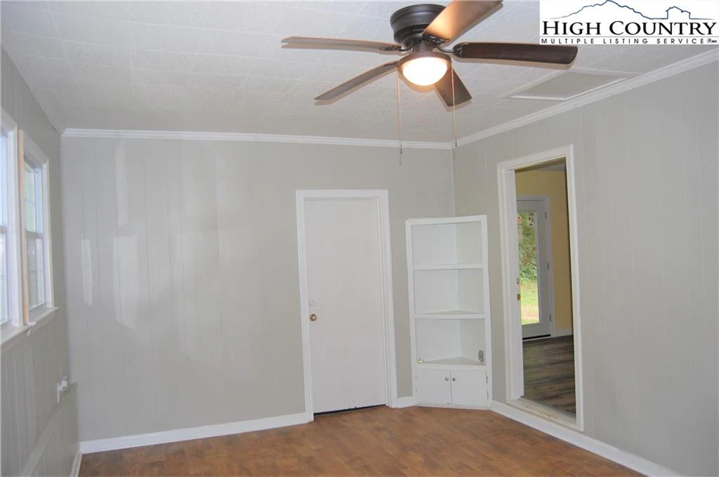 Image number 9 for the current listing
