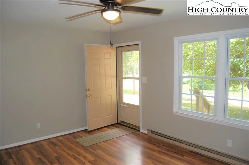 Image number 12 for the current listing