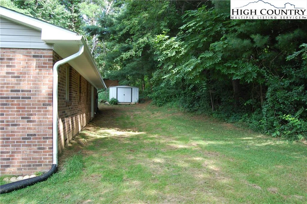 Image number 15 for the current listing