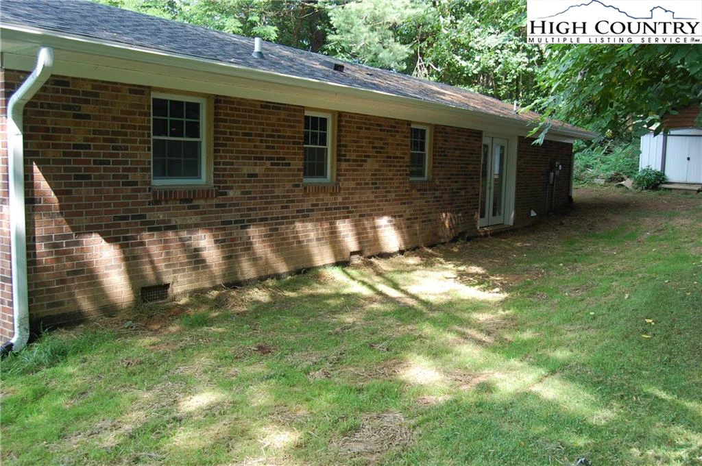 Image number 16 for the current listing