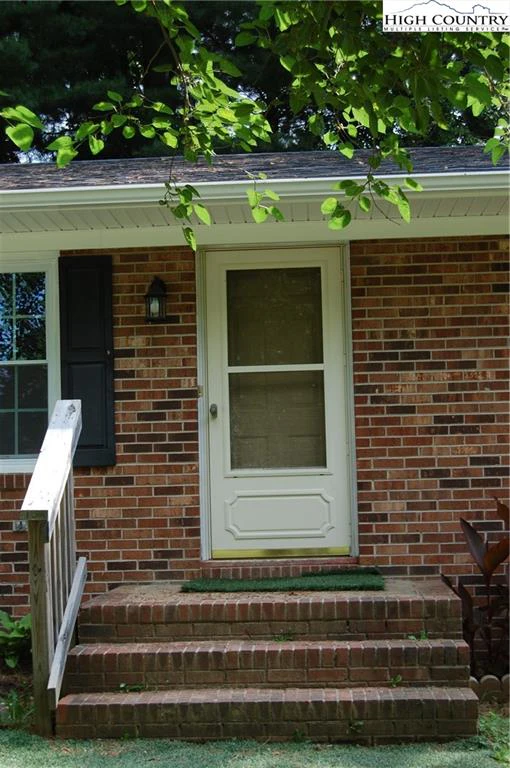 Image number 17 for the current listing