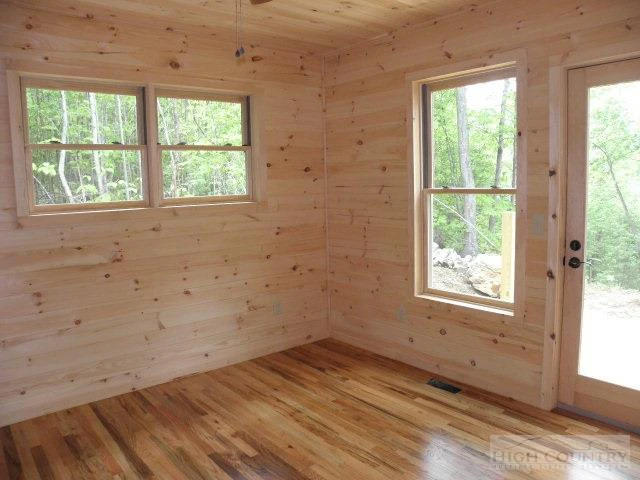 Image number 15 for the current listing