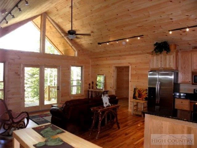 Image number 4 for the current listing