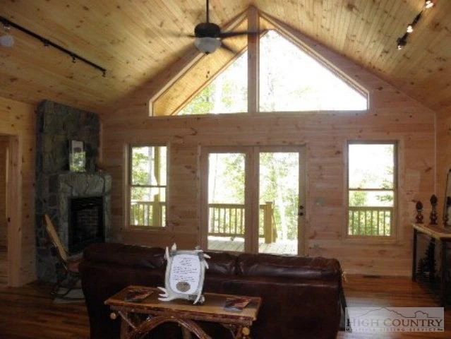 Image number 22 for the current listing