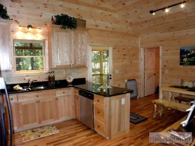 Image number 20 for the current listing
