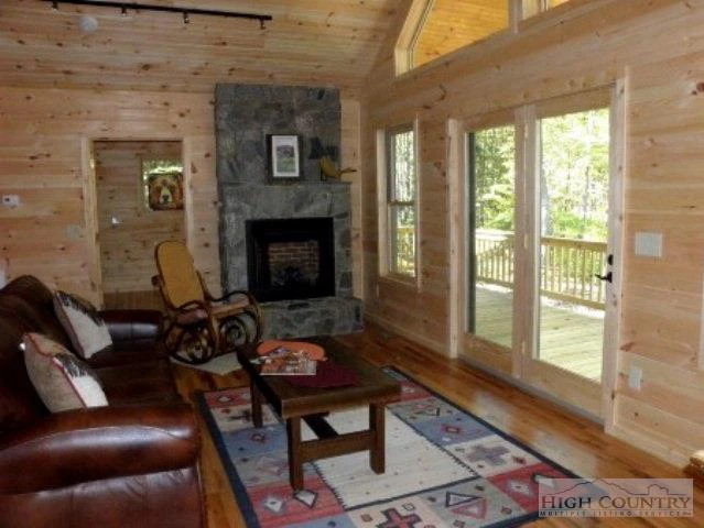 Image number 18 for the current listing