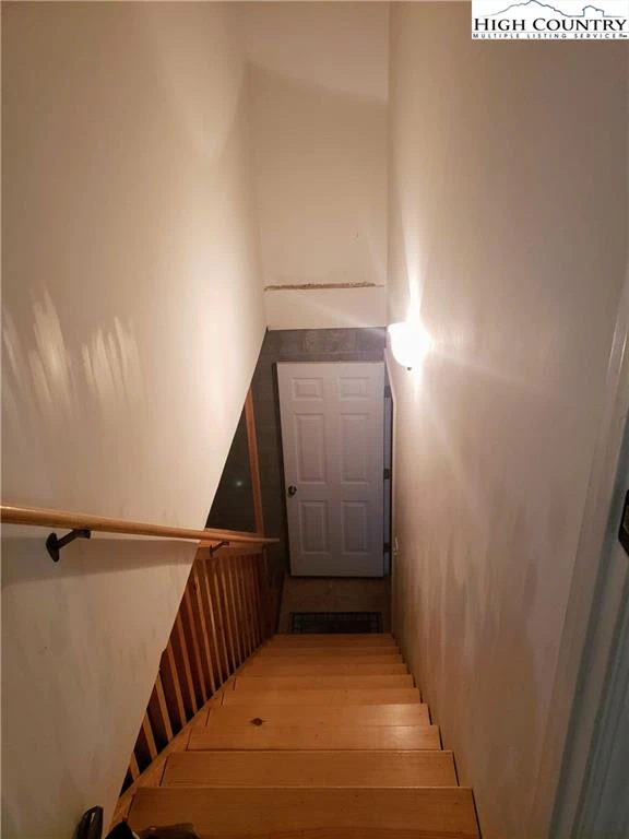 Image number 5 for the current listing