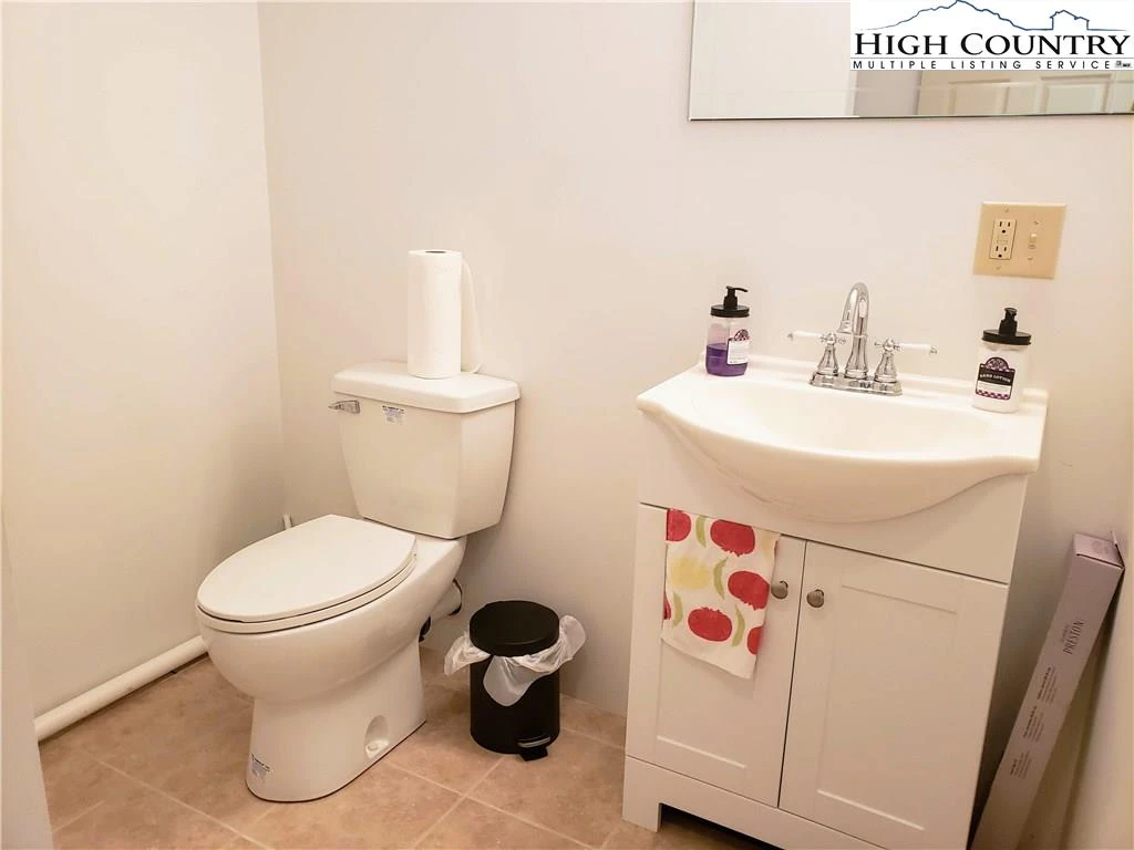 Image number 9 for the current listing