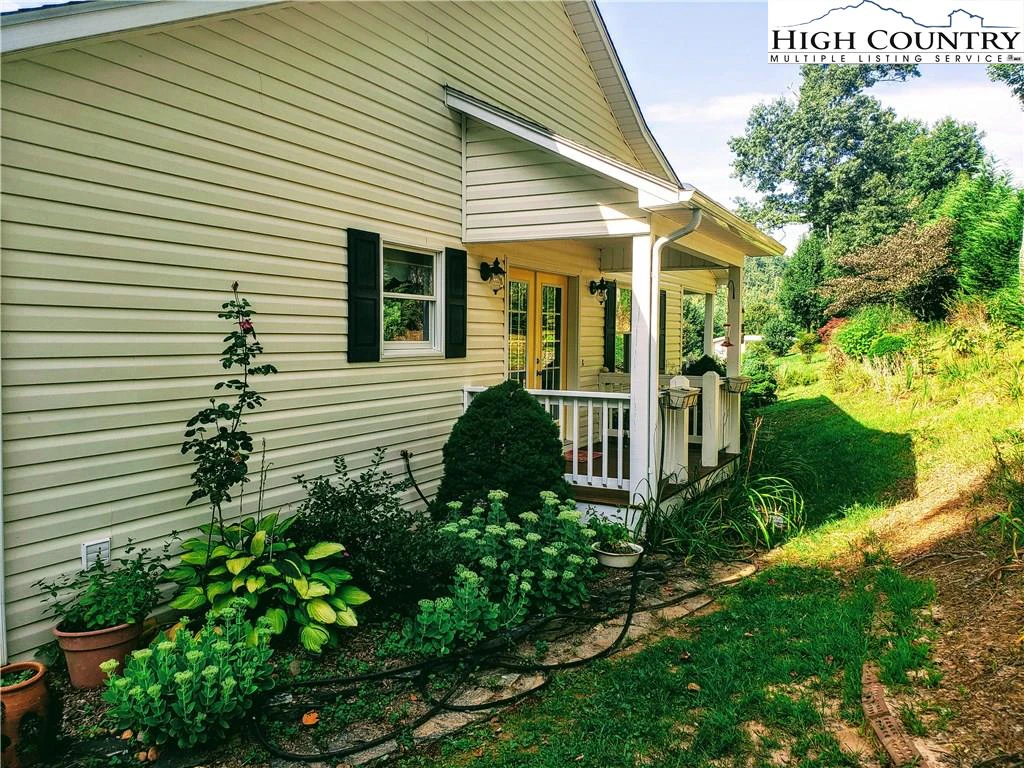 Image number 13 for the current listing