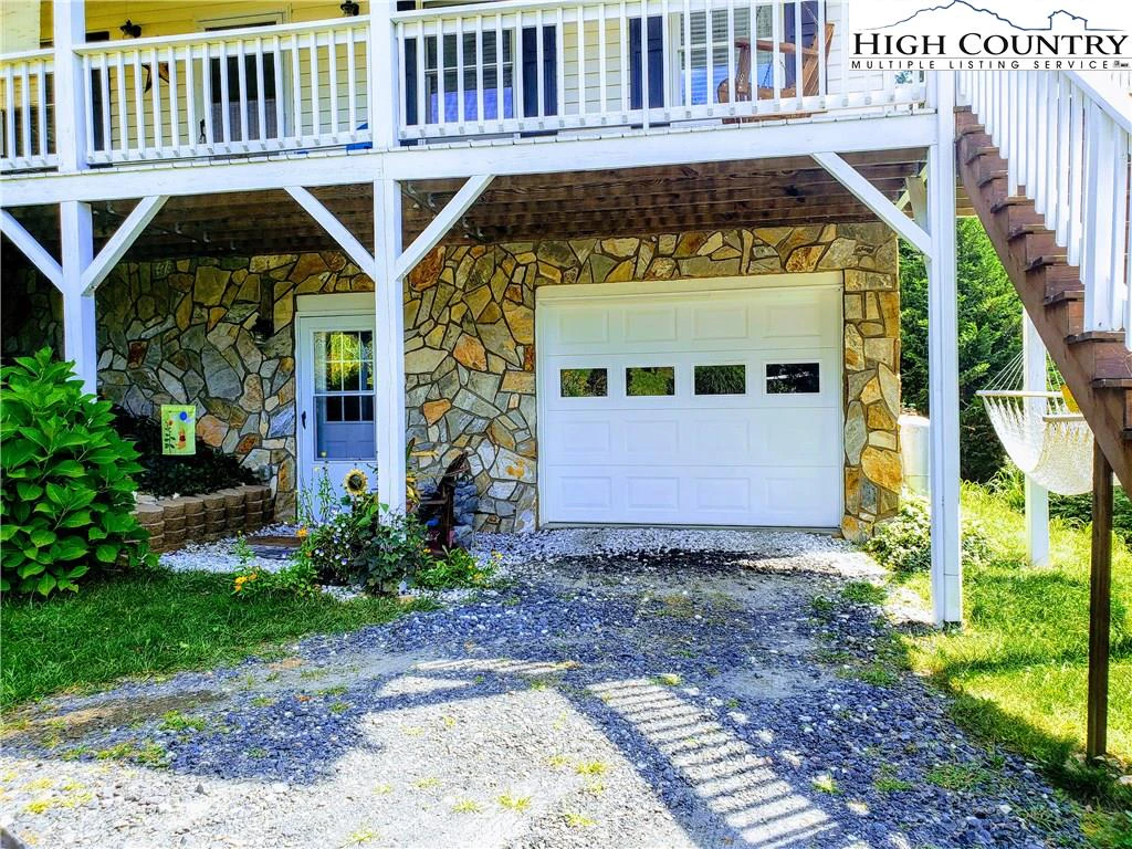 Image number 18 for the current listing