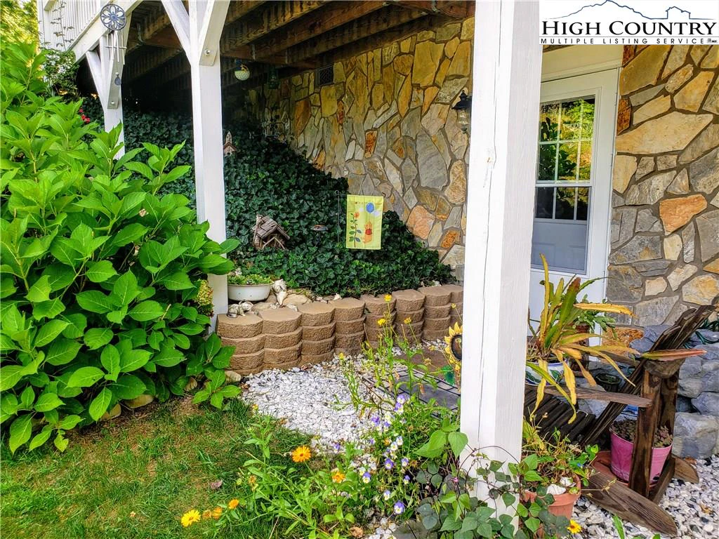 Image number 19 for the current listing