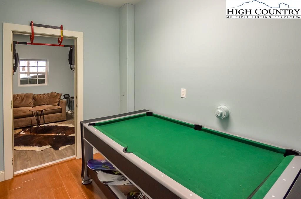 Image number 2 for the current listing