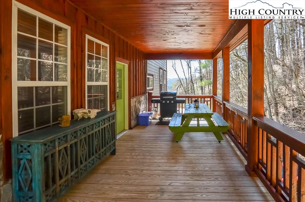 Image number 31 for the current listing
