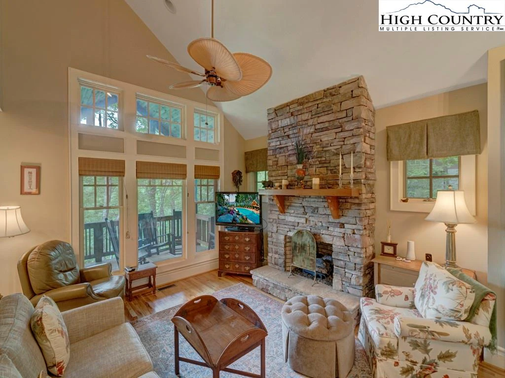 Image number 1 for the current listing
