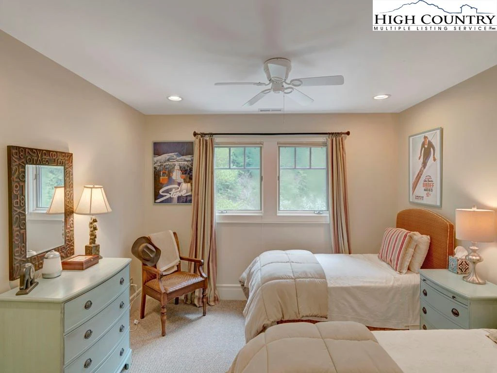 Image number 2 for the current listing