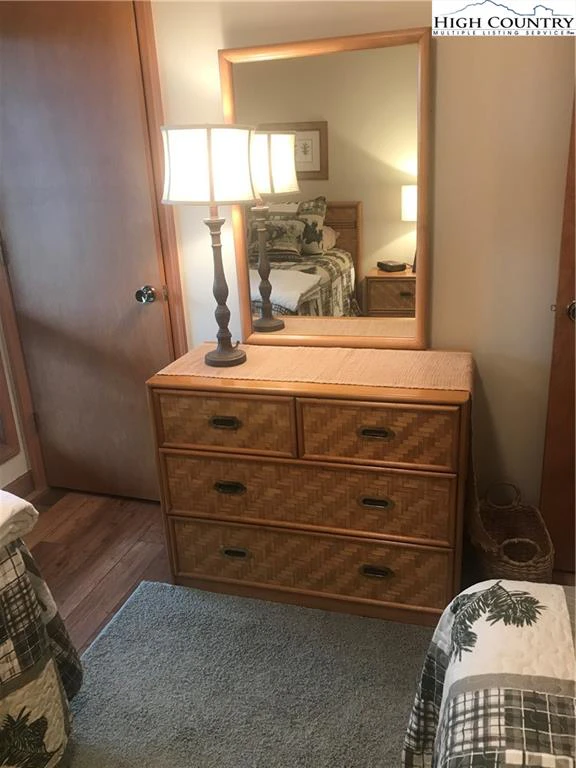 Image number 10 for the current listing