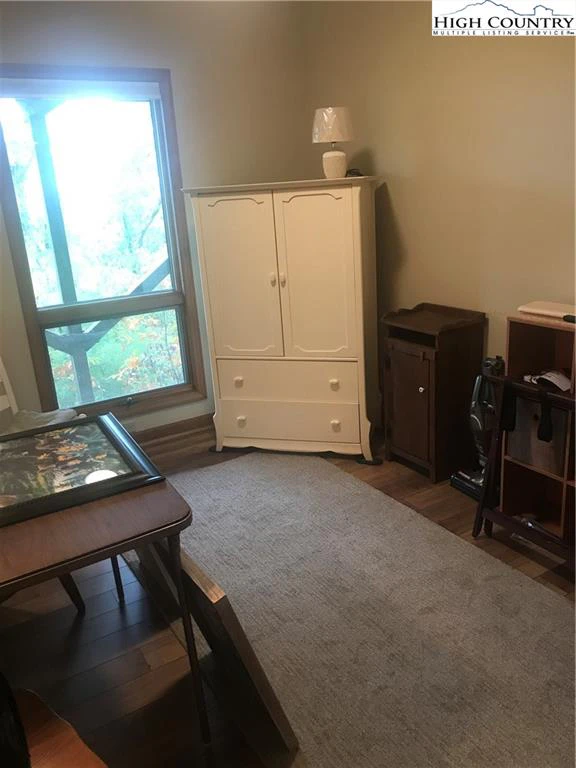Image number 3 for the current listing