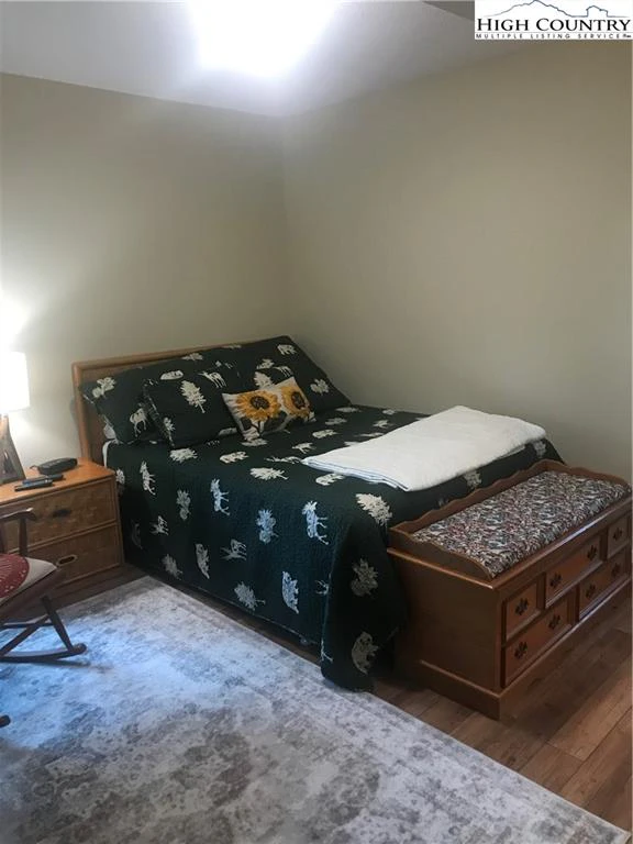 Image number 4 for the current listing