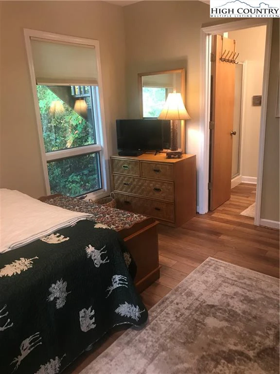 Image number 5 for the current listing