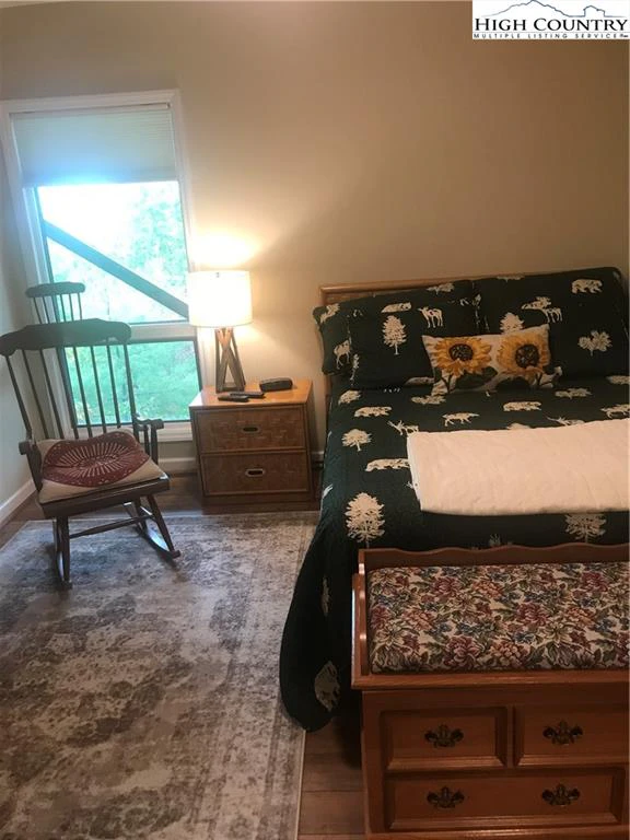 Image number 6 for the current listing