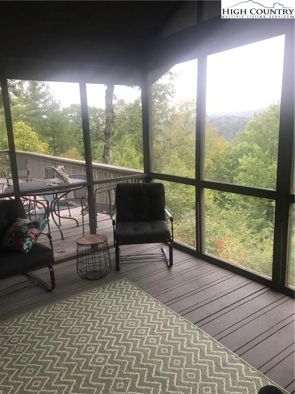 Image number 9 for the current listing