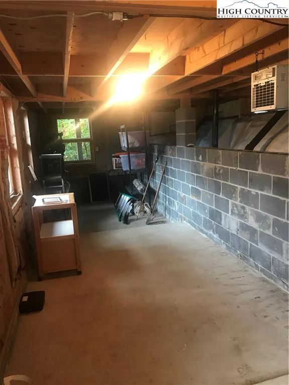 Image number 15 for the current listing