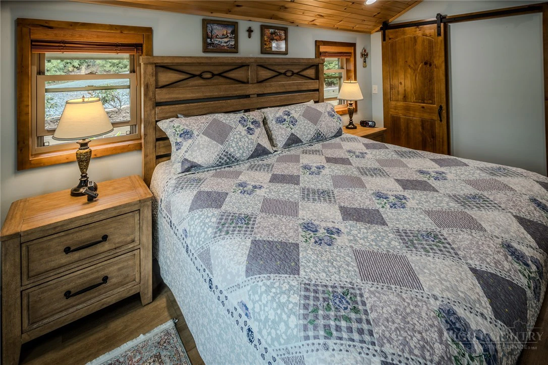 Image number 3 for the current listing