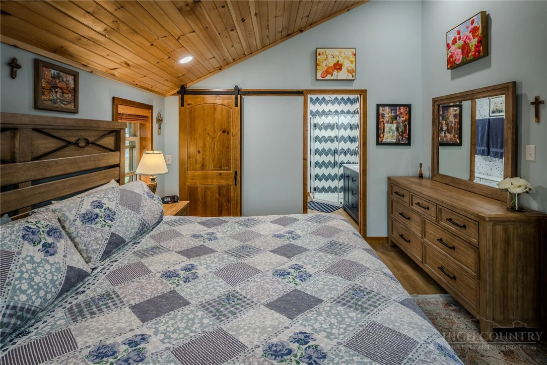 Image number 4 for the current listing