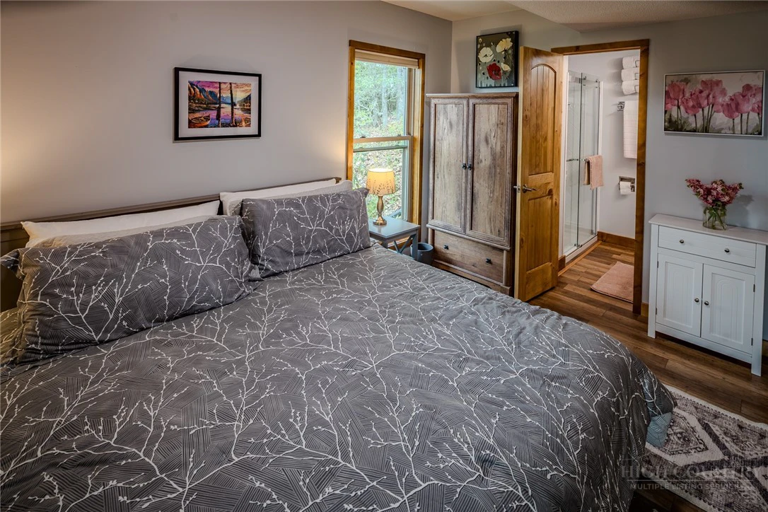 Image number 11 for the current listing