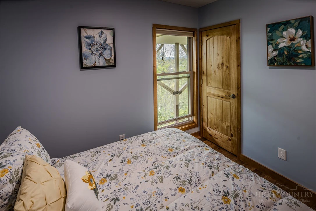 Image number 13 for the current listing