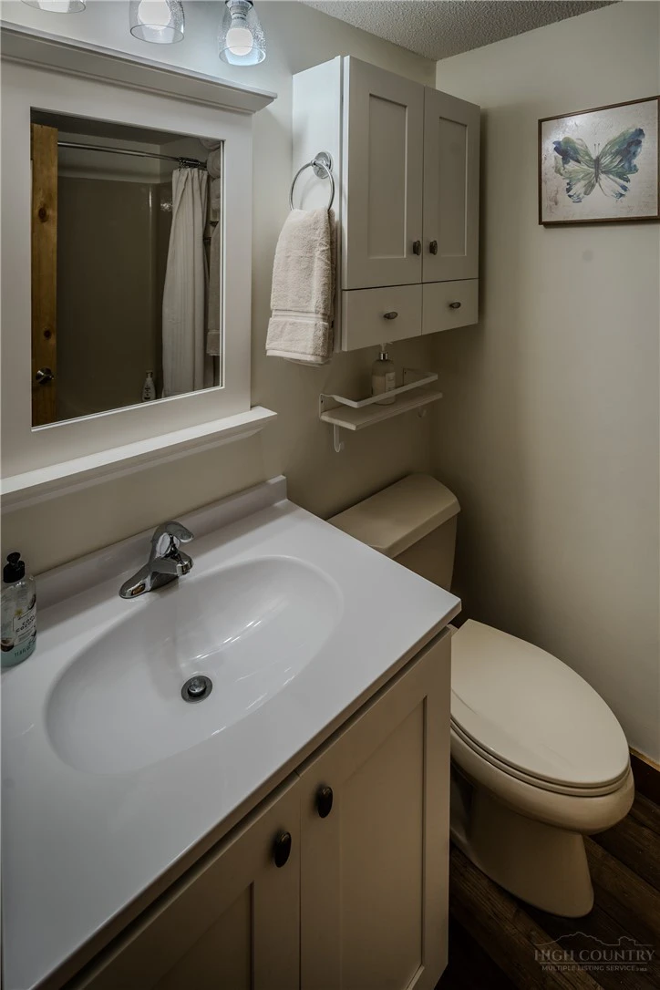 Image number 2 for the current listing
