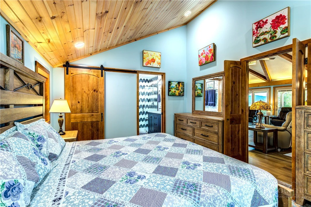 Image number 21 for the current listing