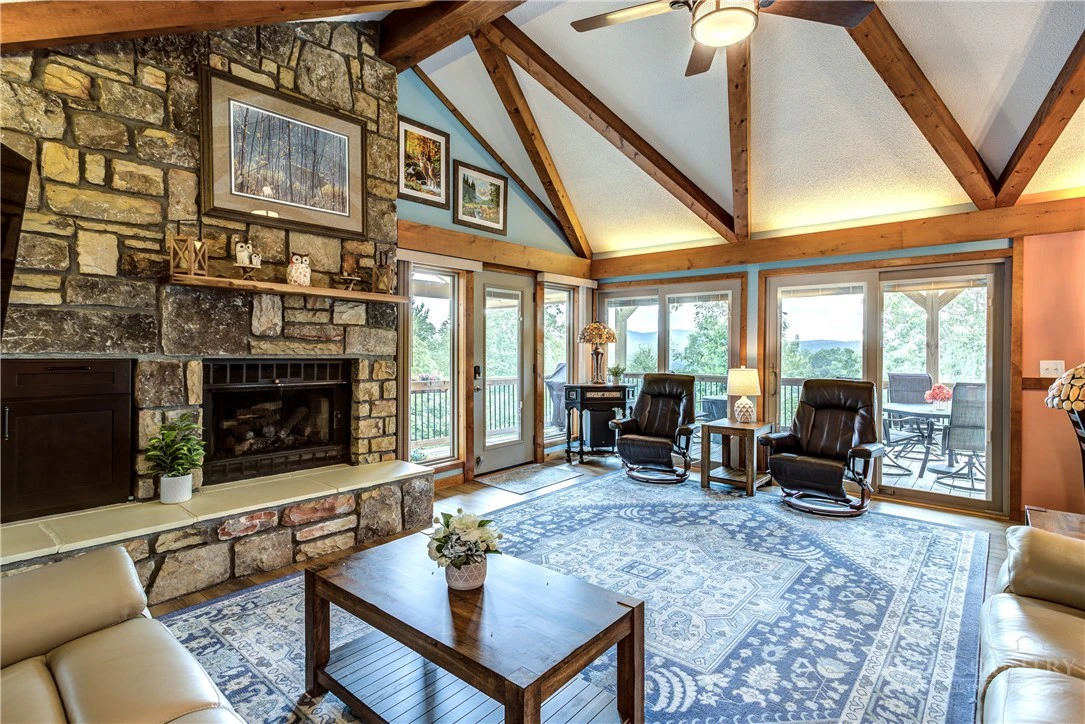 Image number 9 for the current listing