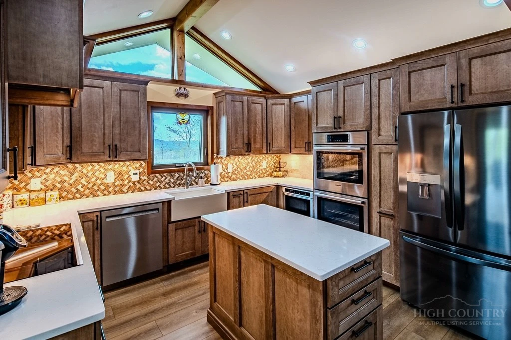 Image number 14 for the current listing