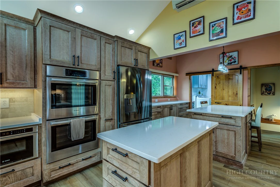 Image number 16 for the current listing