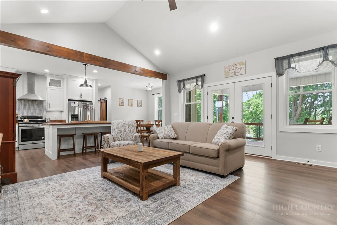 Image number 6 for the current listing