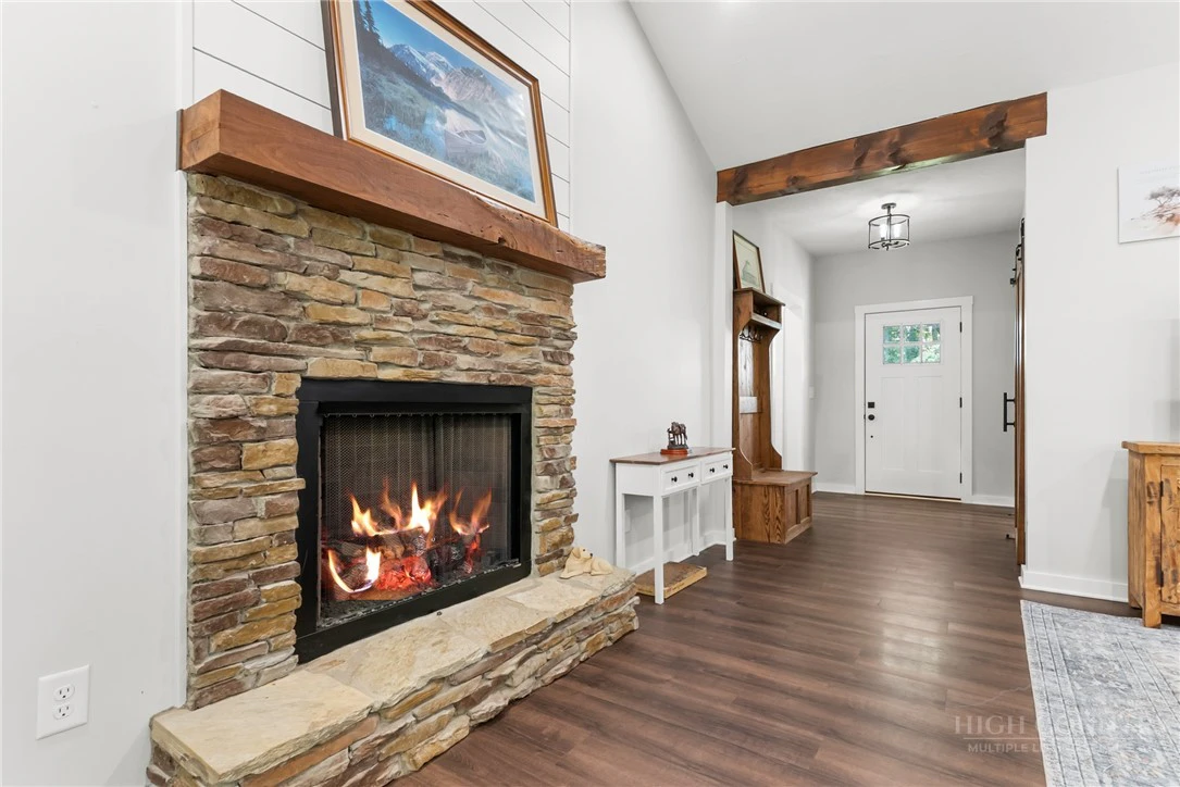 Image number 7 for the current listing
