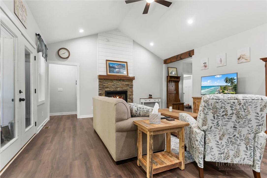 Image number 10 for the current listing