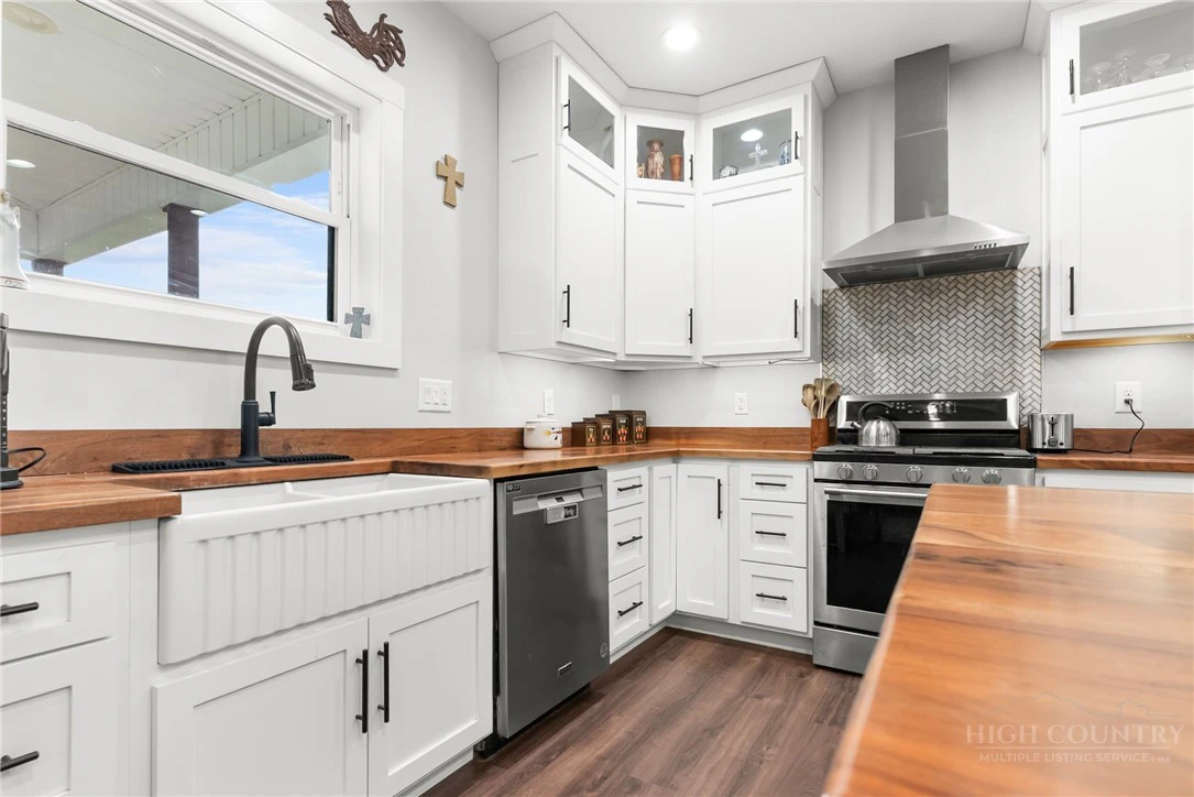 Image number 14 for the current listing