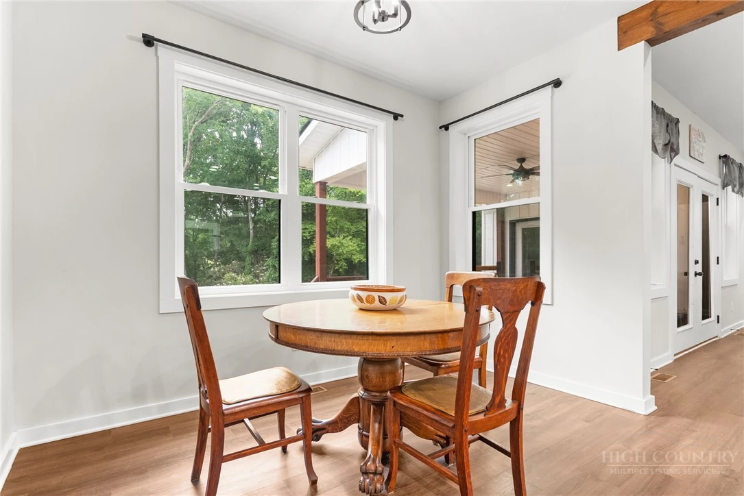 Image number 16 for the current listing