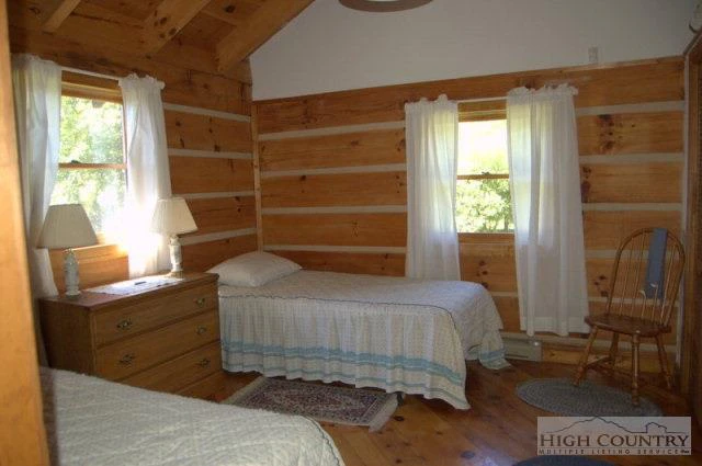 Image number 13 for the current listing