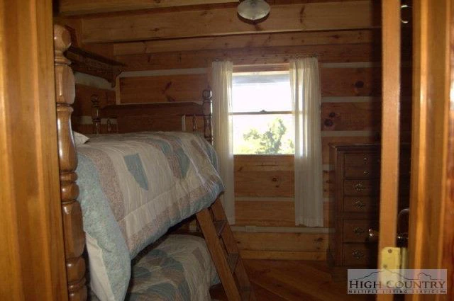 Image number 14 for the current listing