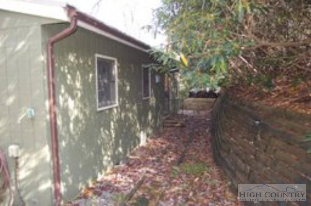 Image number 3 for the current listing